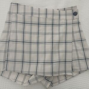 Altar'd State Black and Cream Plaid Skorts
